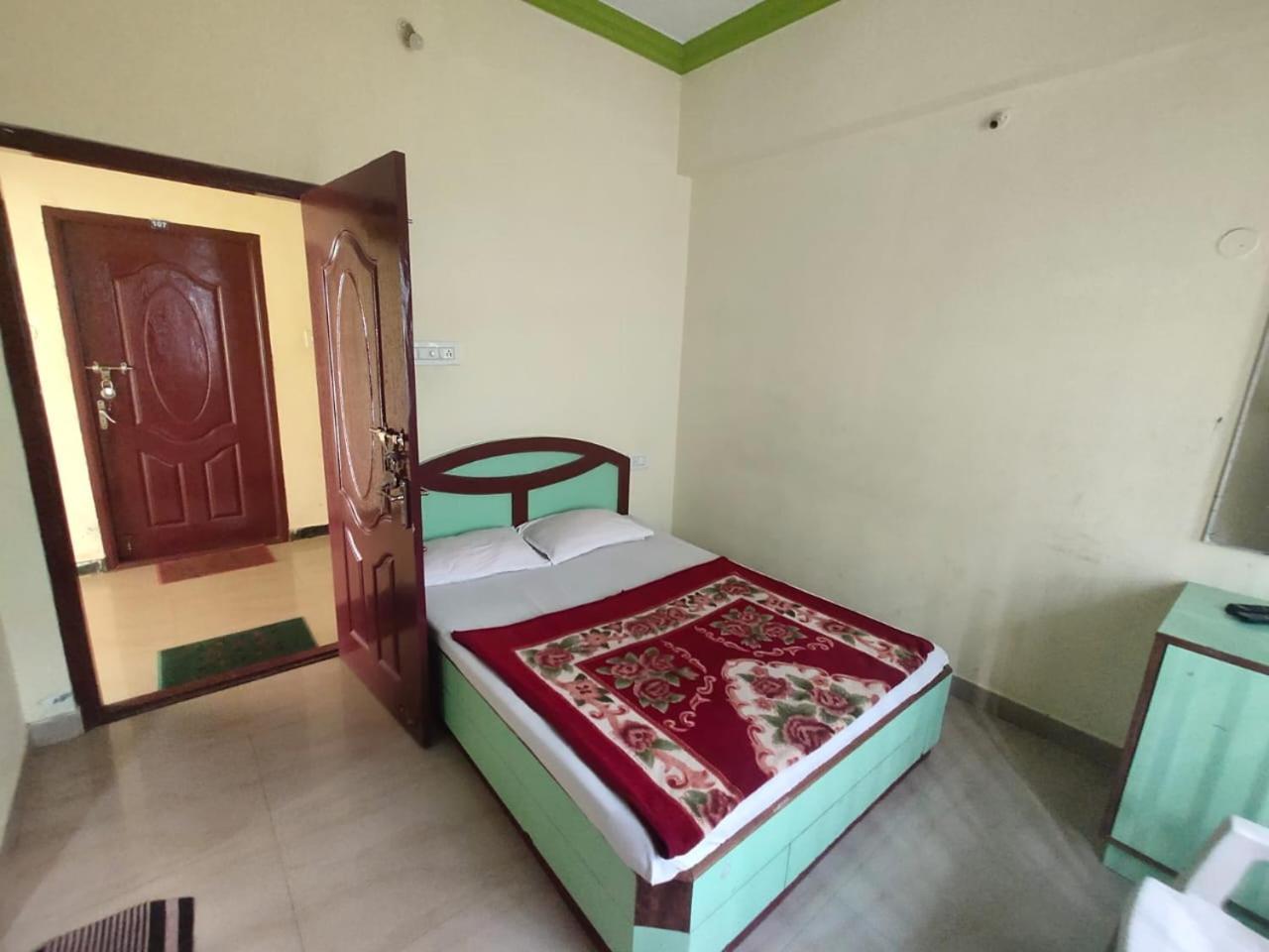ירקאוד Hotel Ruchi מראה חיצוני תמונה